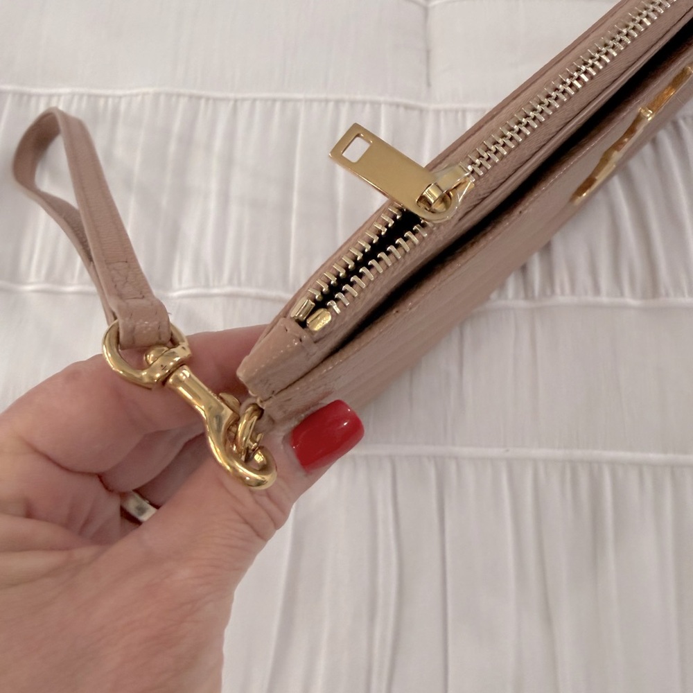 ⭐️⭐️PRICE DROP! Yves Saint Laurent Tan Quilted Wristlet AUTHENTIC! - Picture 12 of 14